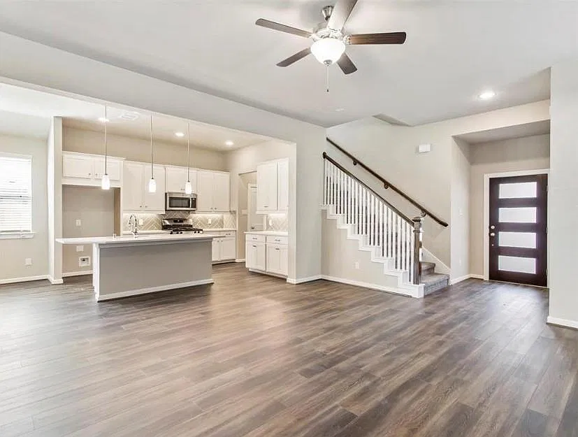 4 bed, 2.5 bath, 2282 sqft, $2,500 — Photo 2