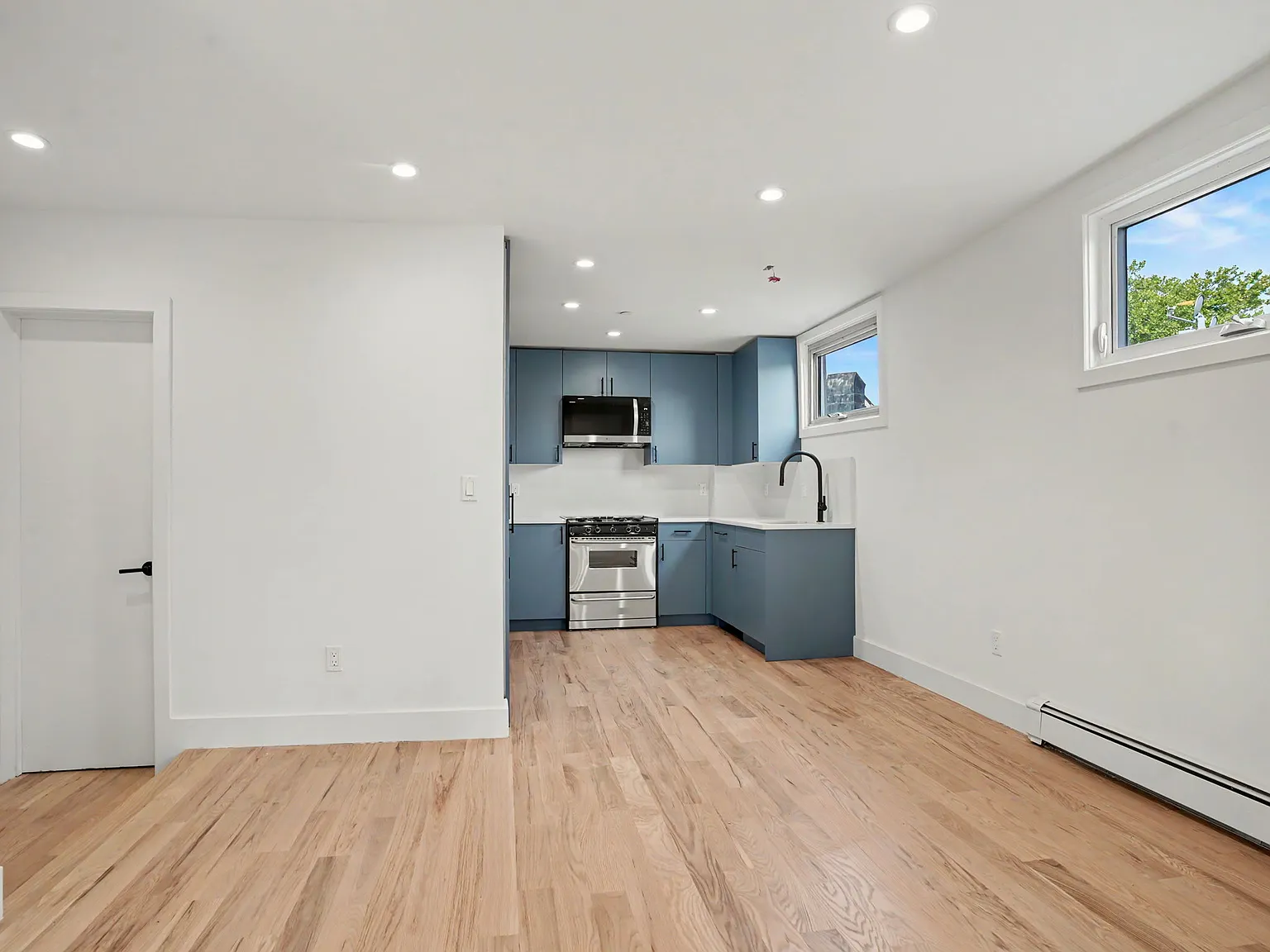 2 bed, $4,650 — Photo 1