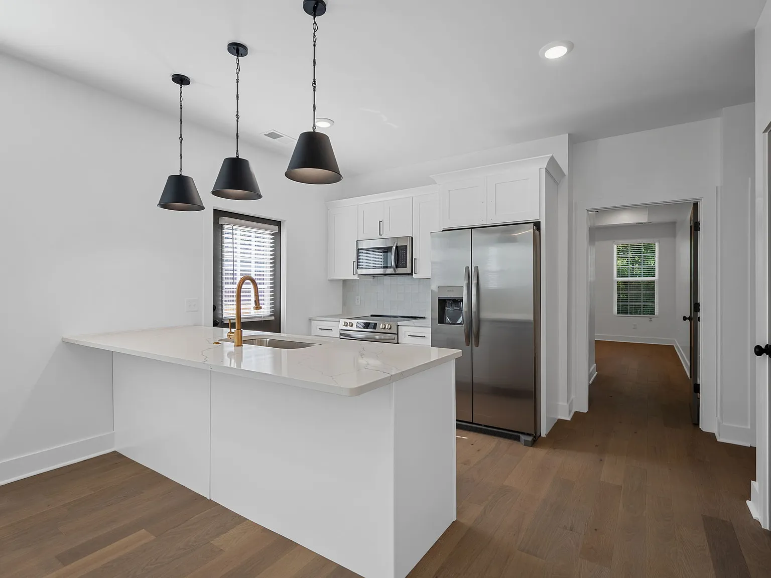 3 bed, 1265 sqft, $2,200 — Photo 4