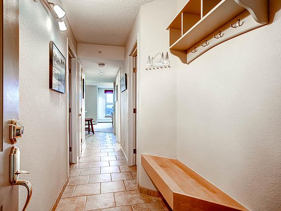 5th image of 980 Lakepoint Drive #402
