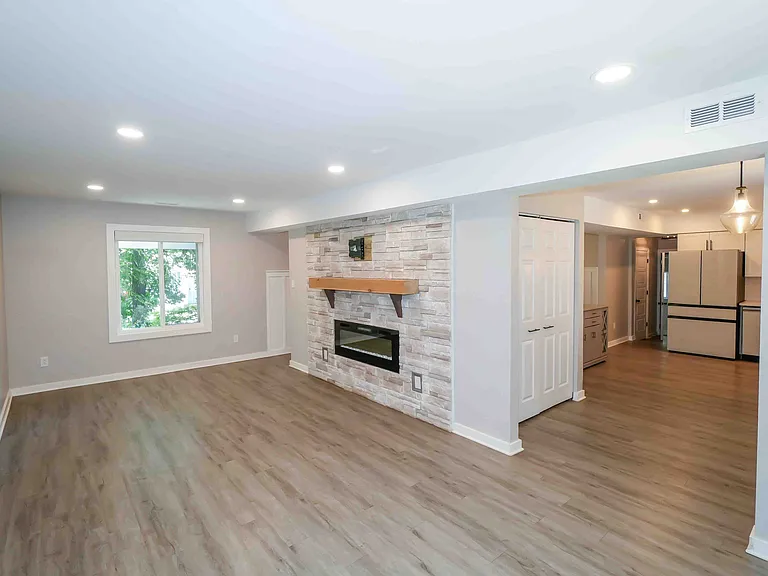 6901 Wyndbend Ln — Photo 10