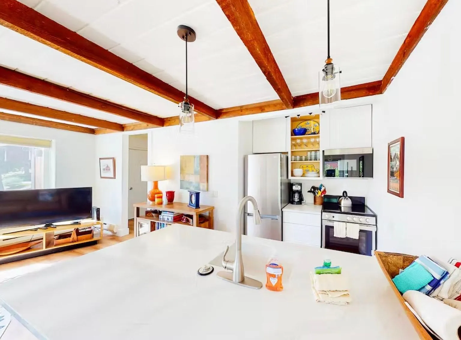 2 bed, 998 sqft, $3,600 — Photo 2