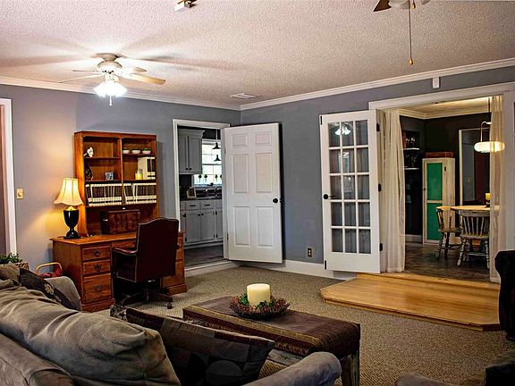 5th image of 513 Gilbertson Dr