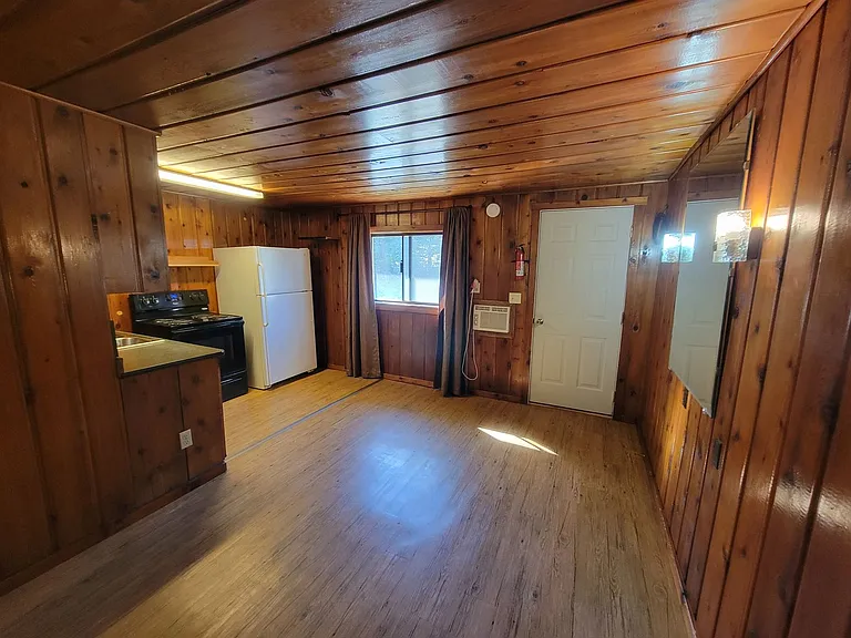 Lakeview Apartments — Photo 3