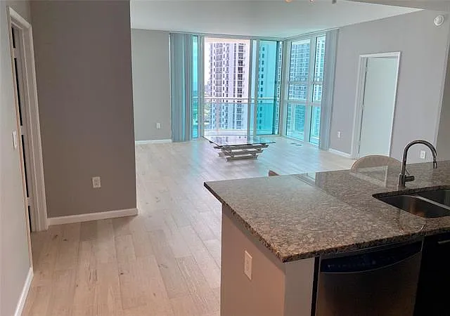2 bed, 2.5 bath, $5,600 — Photo 2