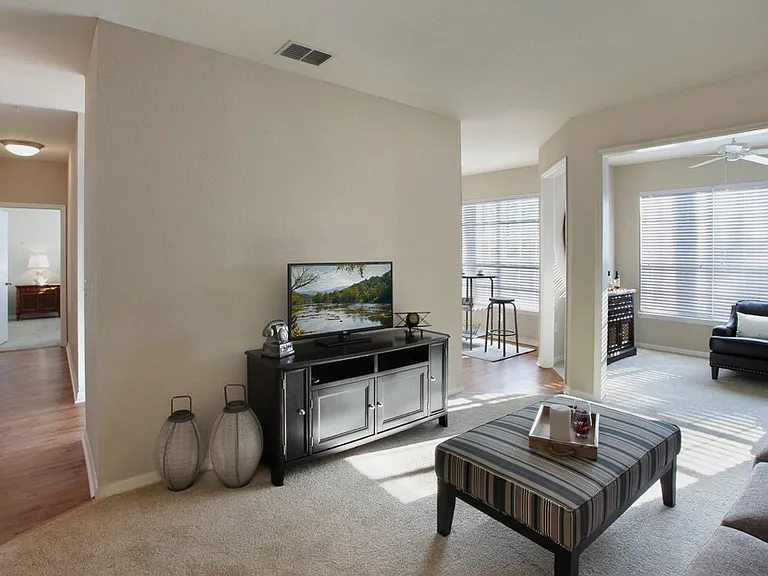 Westwood Reserve Apartments — Photo 47
