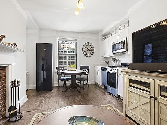 2nd image of 10 Mitchell Pl APT 9F