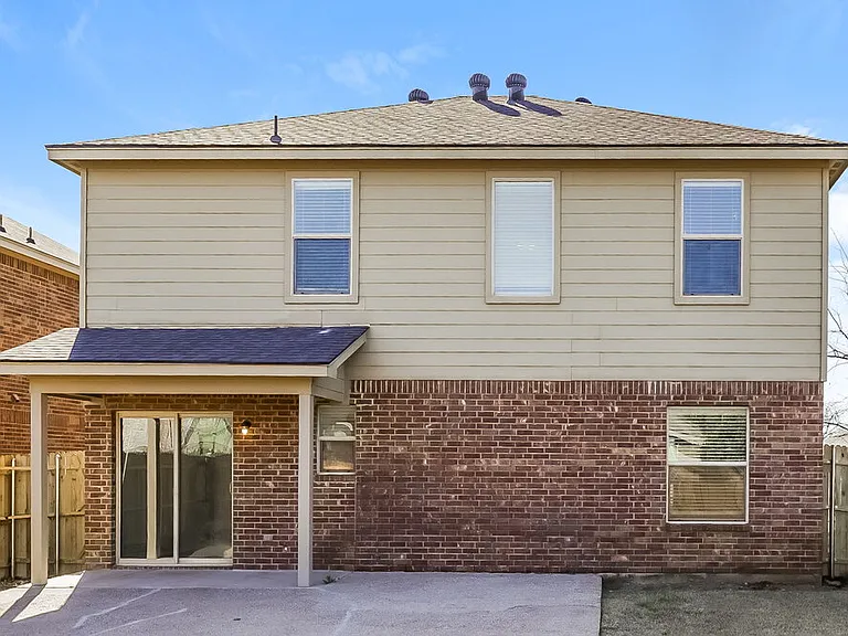 1204 Boxwood Dr — Photo 16