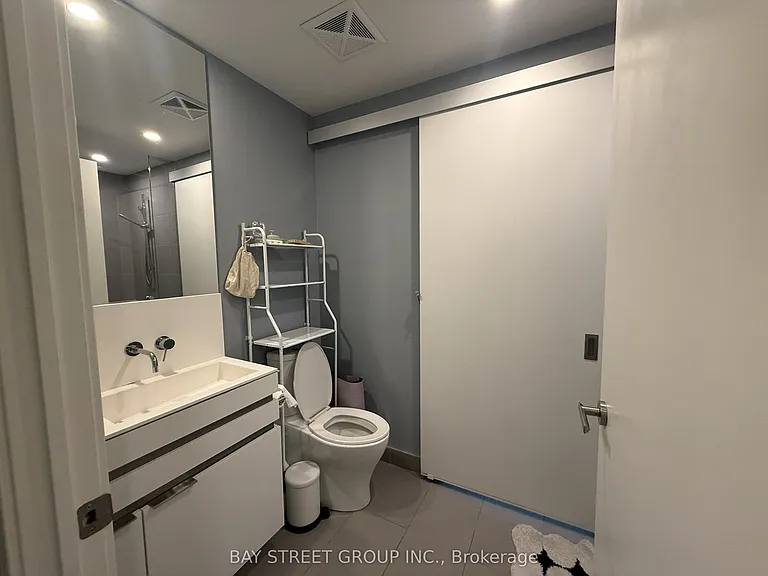 197 Yonge St #1709 — Photo 16