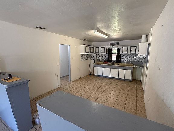 4th image of 709 Mendez St