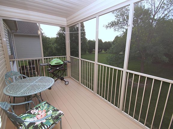 3rd image of 2899 Villa Ct