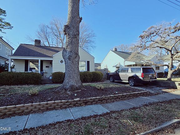 3rd image of 406 Bickett Blvd