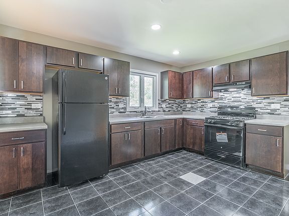 2nd image of 228 N Pleasant Dr