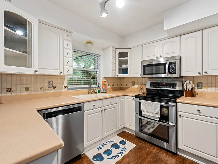 Bayview Dr — Photo 14
