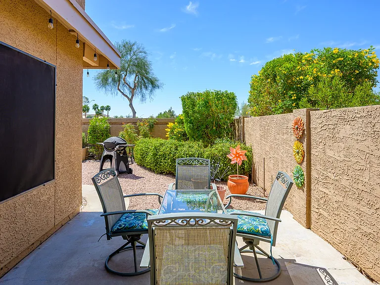 E Winchcomb Dr — Photo 8