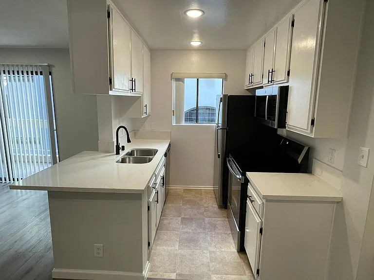 132 Clark Dr — Photo 5