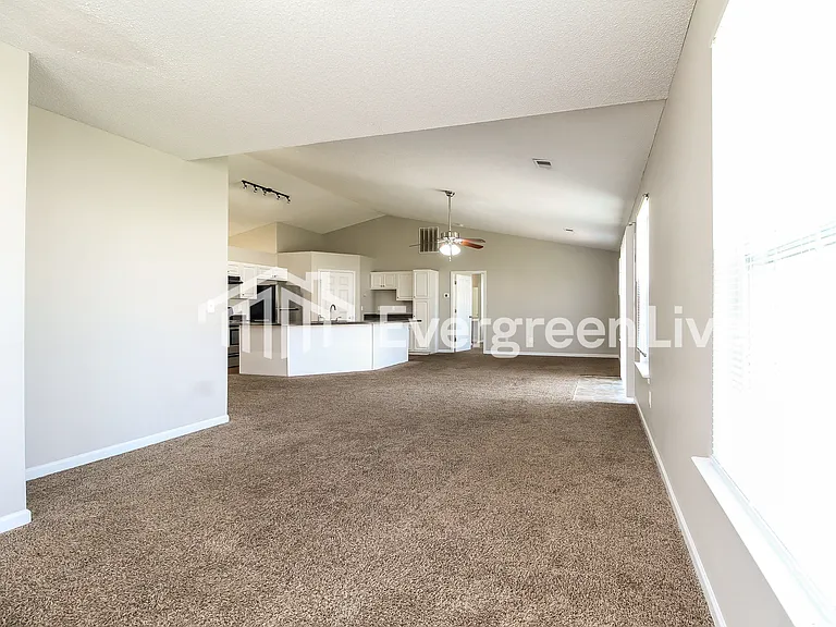 481 Candleglow Dr — Photo 2