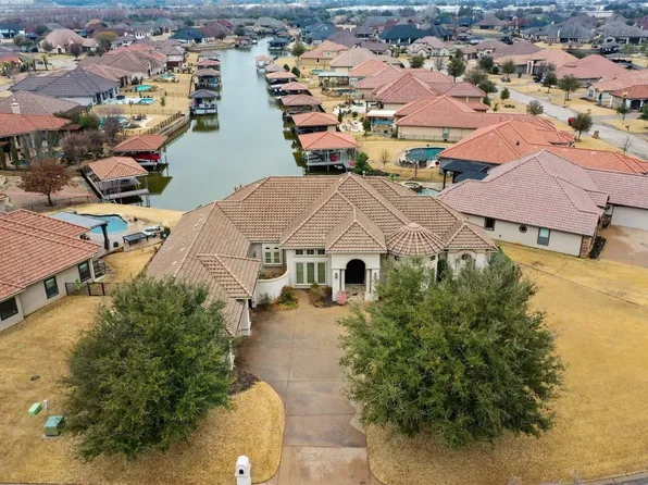1115 Catalina Bay Blvd, Granbury, TX 76048