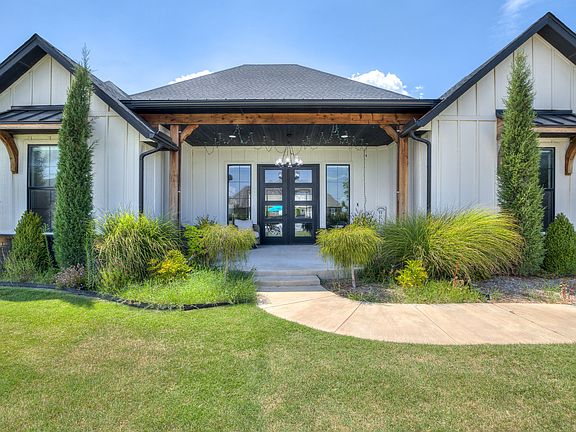 3rd image of 4001 Timber Valley Dr