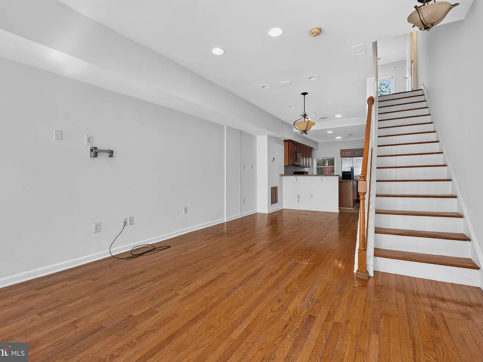 2 bed, 1.5 bath, 920 sqft, $1,750 — Photo 3