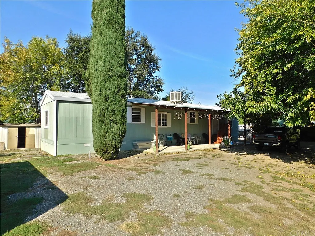 23172 Hamilton Ave photo 1