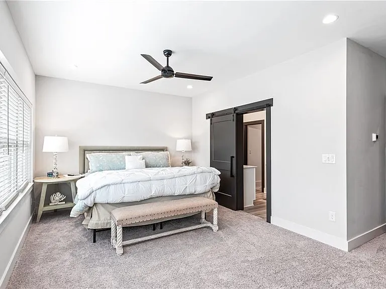 585 King Arnold St — Photo 25