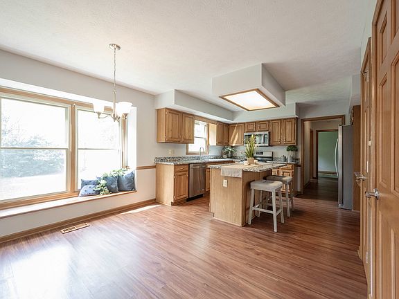 3rd image of 7251 Oakbay Dr