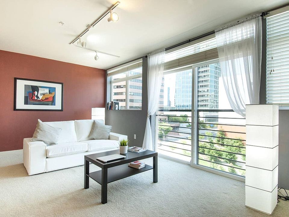 Living Room overlooking Bellevue City Hall