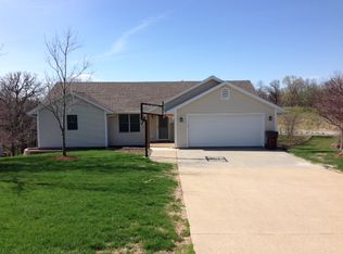 130 Delft Dr, Pella, IA 50219