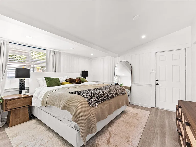 350 Forest Hill Blvd — Photo 35
