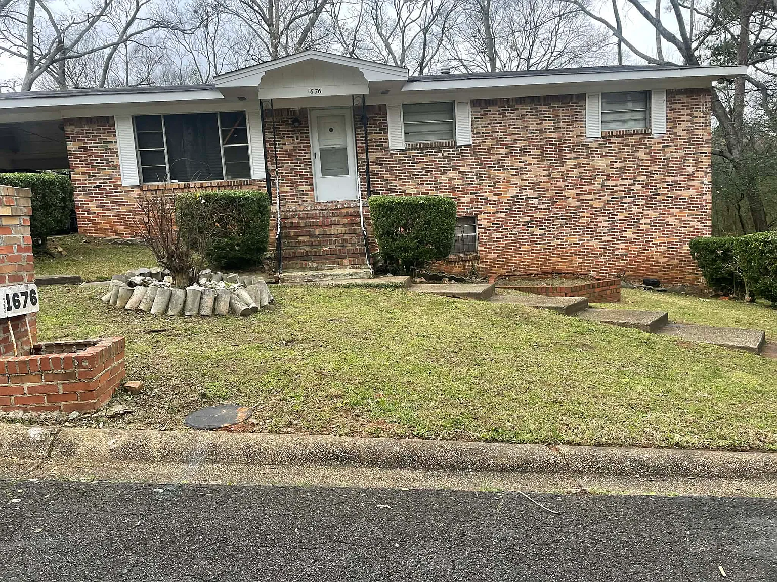 3 bed, 2.5 bath, 2340 sqft, $1,300 — Photo 1