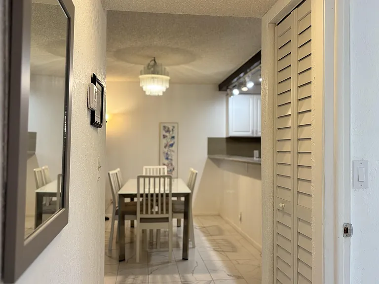 5130 Las Verdes Cir — Photo 2