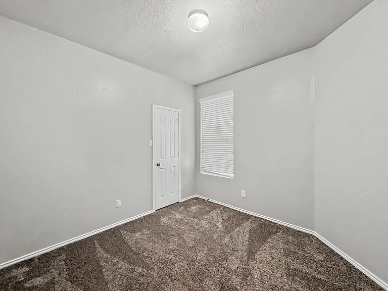 145 Miracle Dr — Photo 14