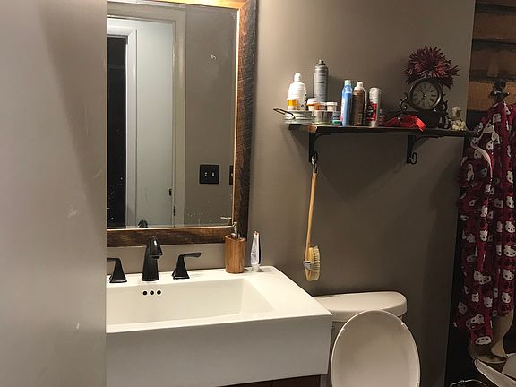 Guest bath with steam shower