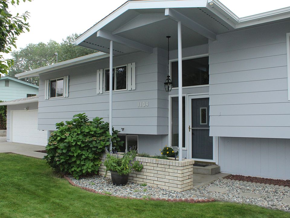 1st image of 1104 2nd St SE