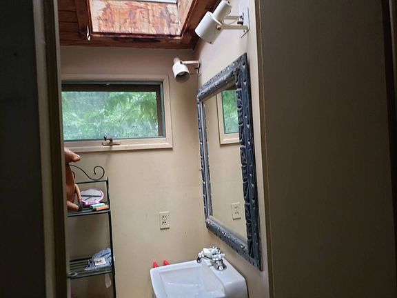 3rd image of 204 W 73rd Ter
