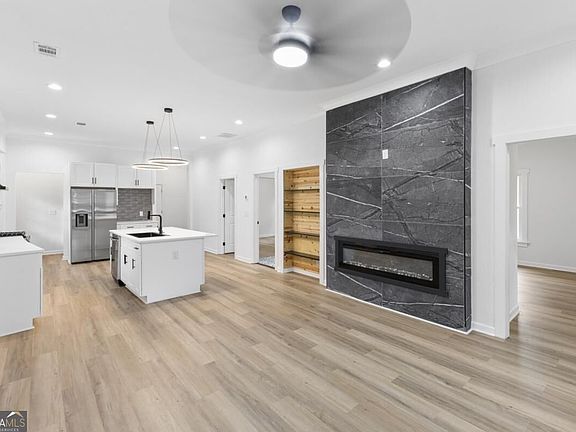 5th image of 1430 Fairbanks St SW