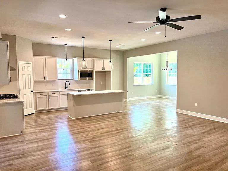 10539 Durmast Dr — Photo 2