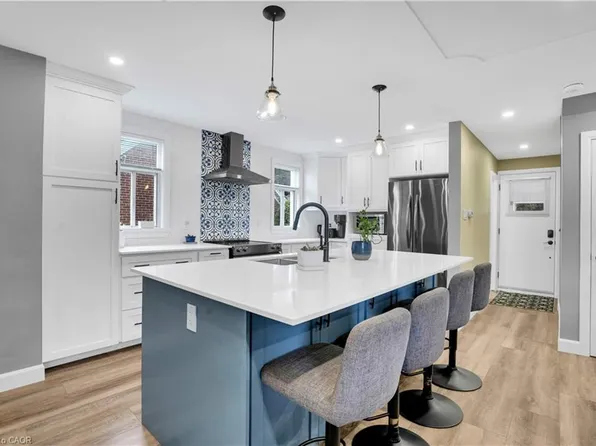 142 Lancaster St W, Kitchener, ON N2H 4T6