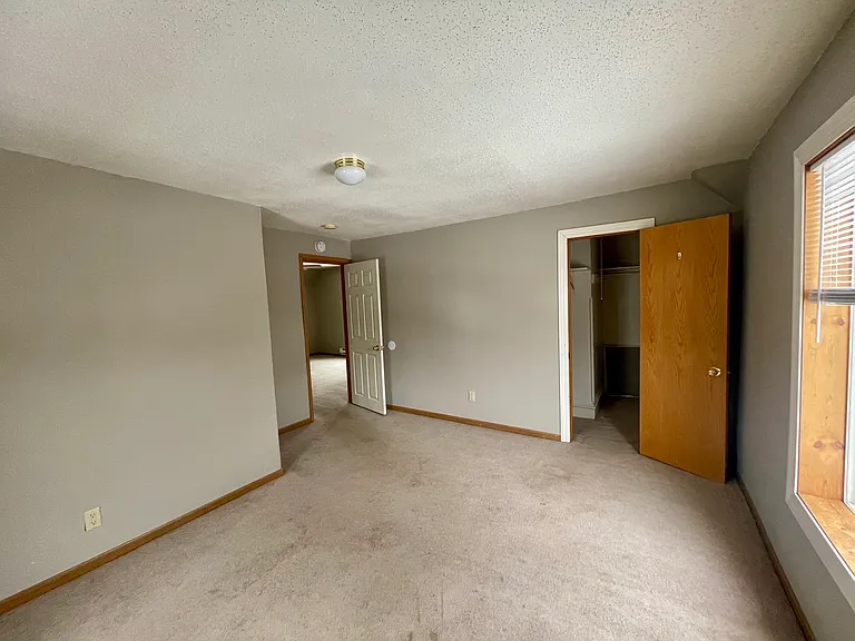 528 Spruce St — Photo 7