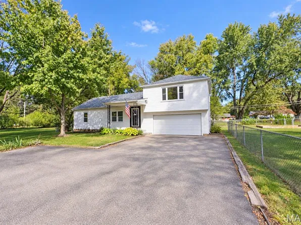 15 Belle Dr, Fairview Heights, IL 62208