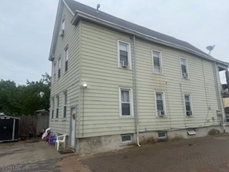 2nd image of 420-424 E 18Th St #2