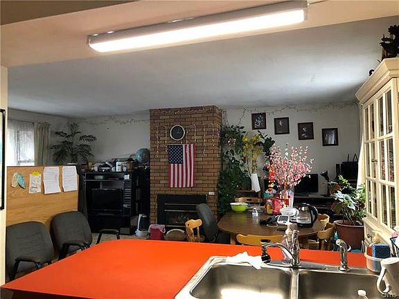 3rd image of 209 Hood Ave