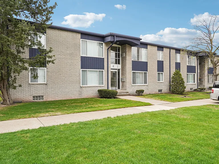 Outer Drive Manor Apartments — Photo 70