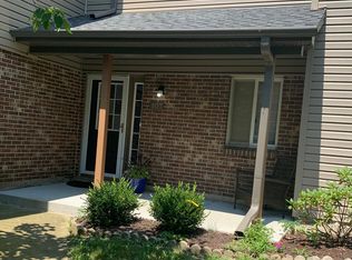458 Valley Dr APT 103, Naperville, IL 60563