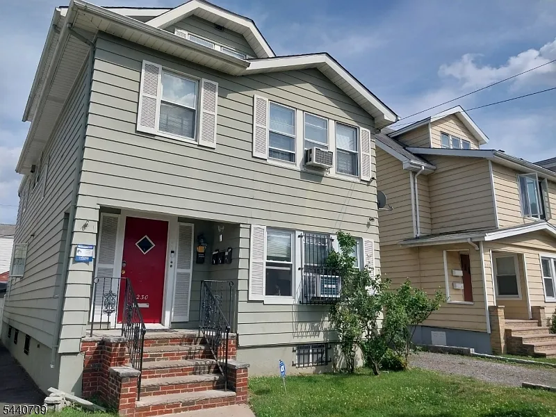 2 bed, 1.0 bath, $2,200 — Photo 1