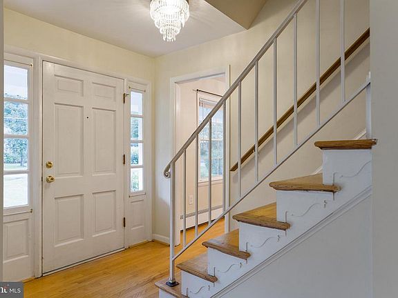 2nd image of 4307 Robertson Blvd