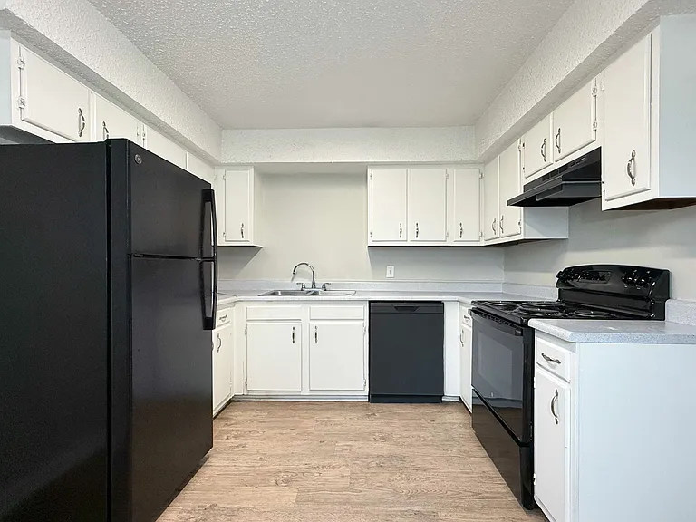 Hidden Pointe Apartments — Photo 12
