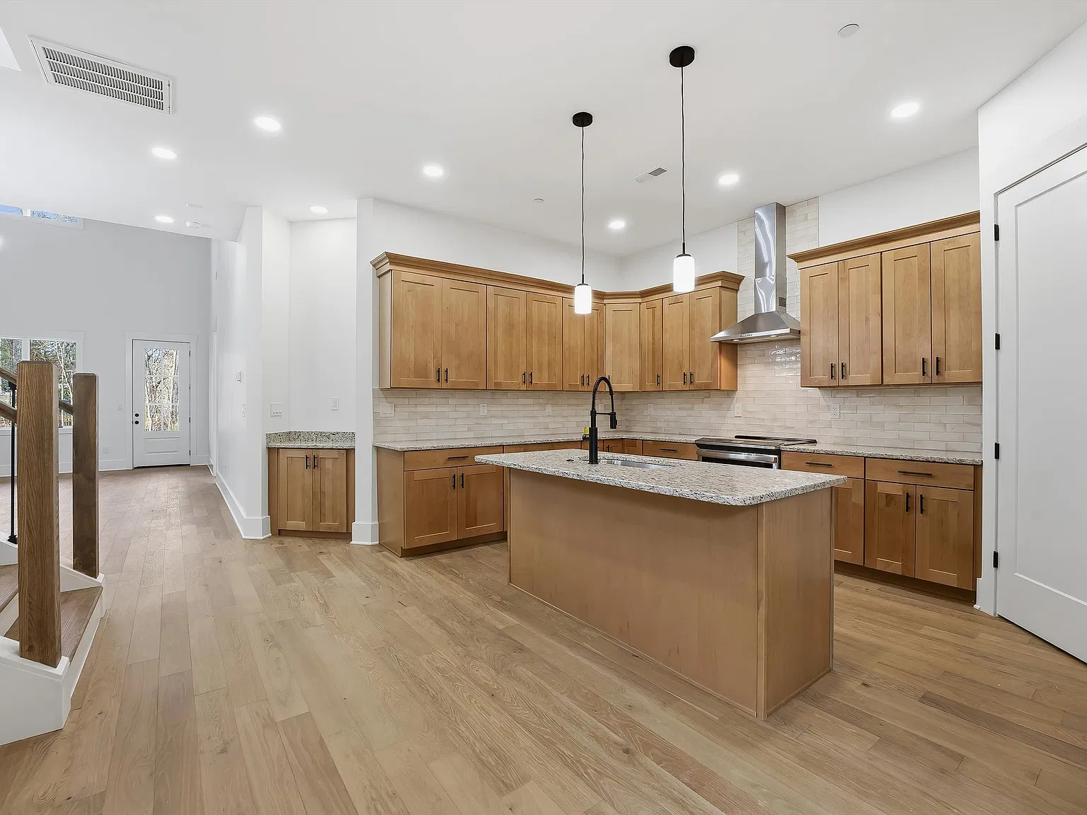 3 bed, 3.5 bath, 2440 sqft, $3,750 — Photo 2
