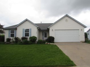 123 E Maplewood Dr, Sycamore, IL 60178